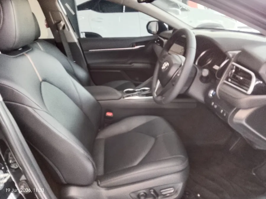 Foto Mobil Bekas Kabin Depan Toyota Camry 2.5 V tahun 2022