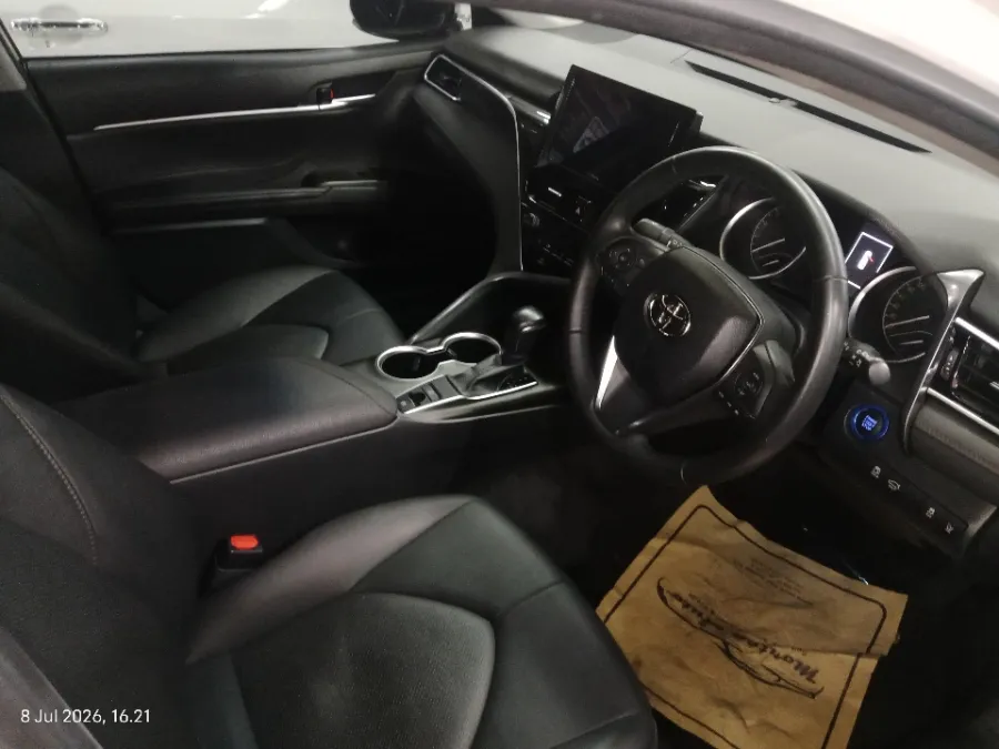 Foto Mobil Bekas Kabin Depan Toyota Camry 2.5 V tahun 2022