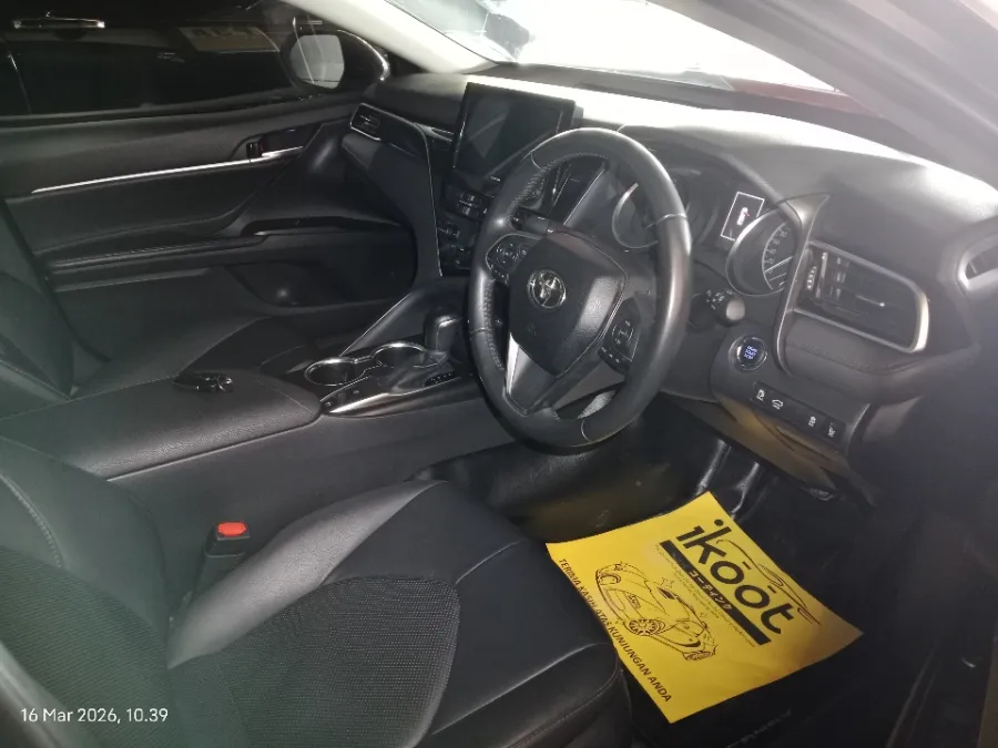 Foto Mobil Bekas Kabin Depan Toyota Camry 2.5 V tahun 2022