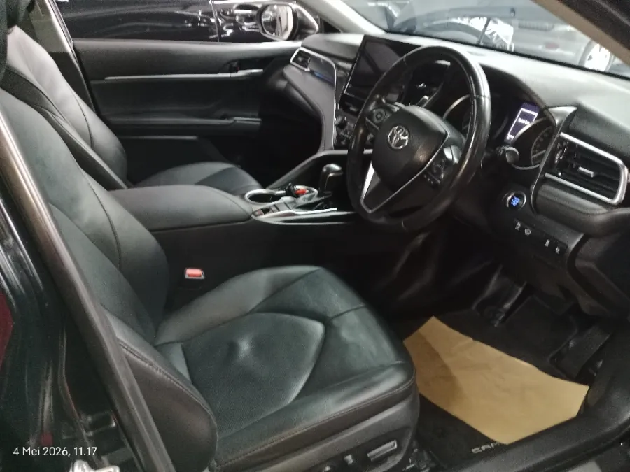 Foto Mobil Bekas Kabin Depan Toyota Camry 2.5 V tahun 2022