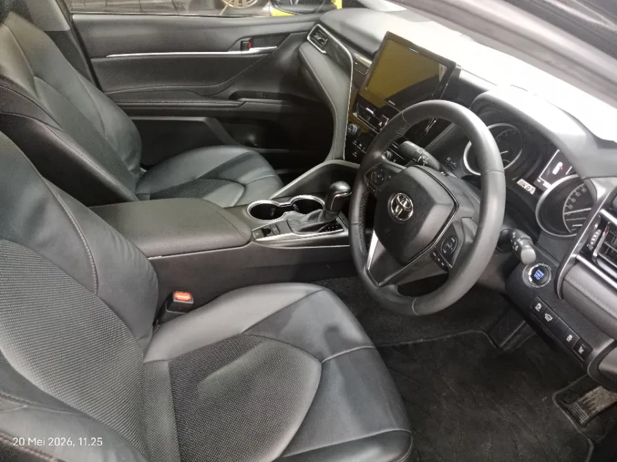 Foto Mobil Bekas Kabin Depan Toyota Camry 2.5 V tahun 2022