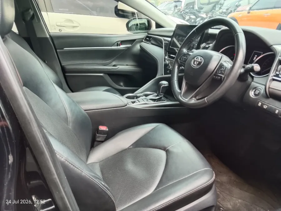 Foto Mobil Bekas Kabin Depan Toyota Camry 2.5 V tahun 2022