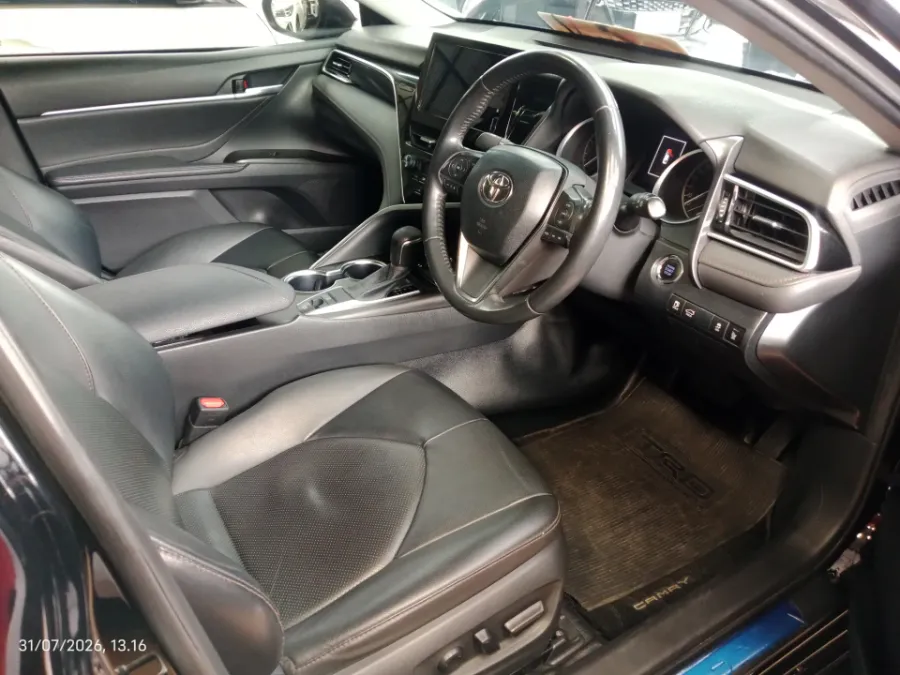 Foto Mobil Bekas Kabin Depan Toyota Camry 2.5 V tahun 2022