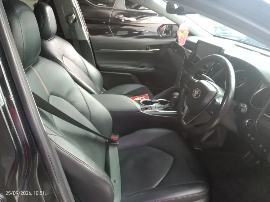Foto Mobil Bekas Kabin Depan Toyota Camry 2.5 V tahun 2022