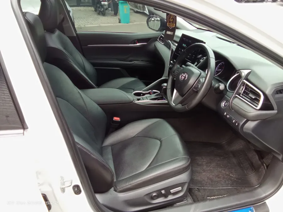 Foto Mobil Bekas Kabin Depan Toyota Camry 2.5 V tahun 2022
