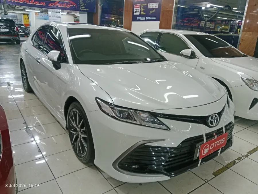 Foto Mobil Bekas Kanan Depan Toyota Camry 2.5 V tahun 2022