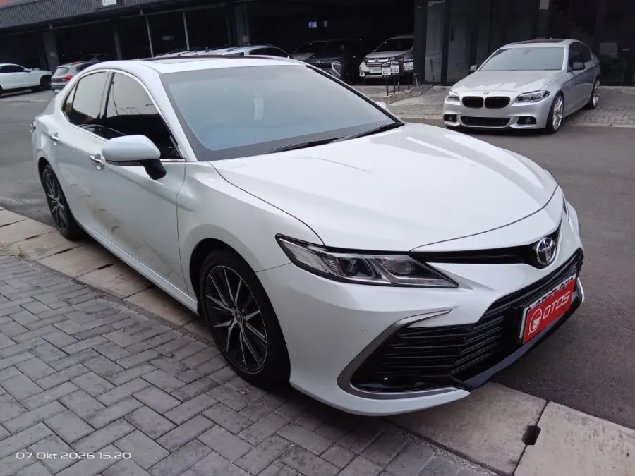 Foto Mobil Bekas Kanan Depan Toyota Camry 2.5 V tahun 2022