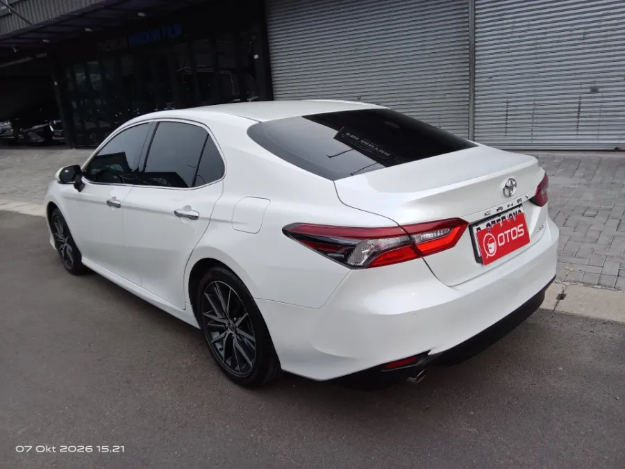 Foto Mobil Bekas Kiri Belakang Toyota Camry 2.5 V tahun 2022