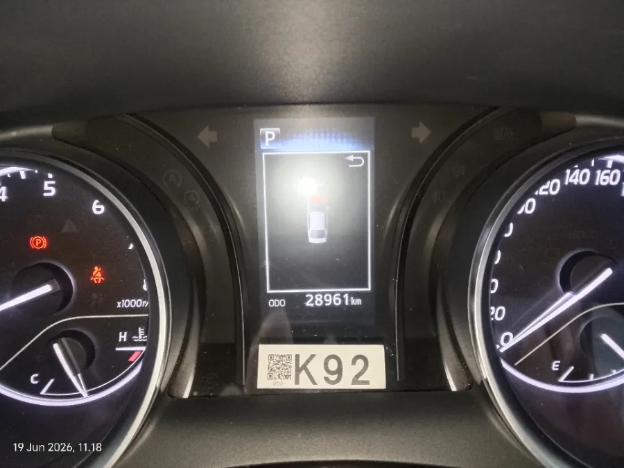 Foto Mobil Bekas Odometer Toyota Camry 2.5 V tahun 2022