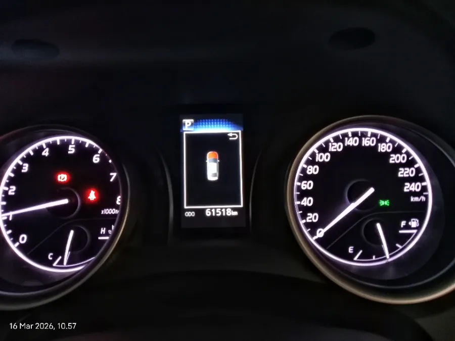 Foto Mobil Bekas Odometer Toyota Camry 2.5 V tahun 2022