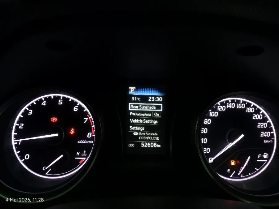 Foto Mobil Bekas Odometer Toyota Camry 2.5 V tahun 2022
