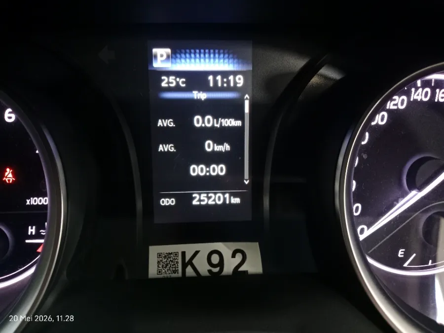 Foto Mobil Bekas Odometer Toyota Camry 2.5 V tahun 2022