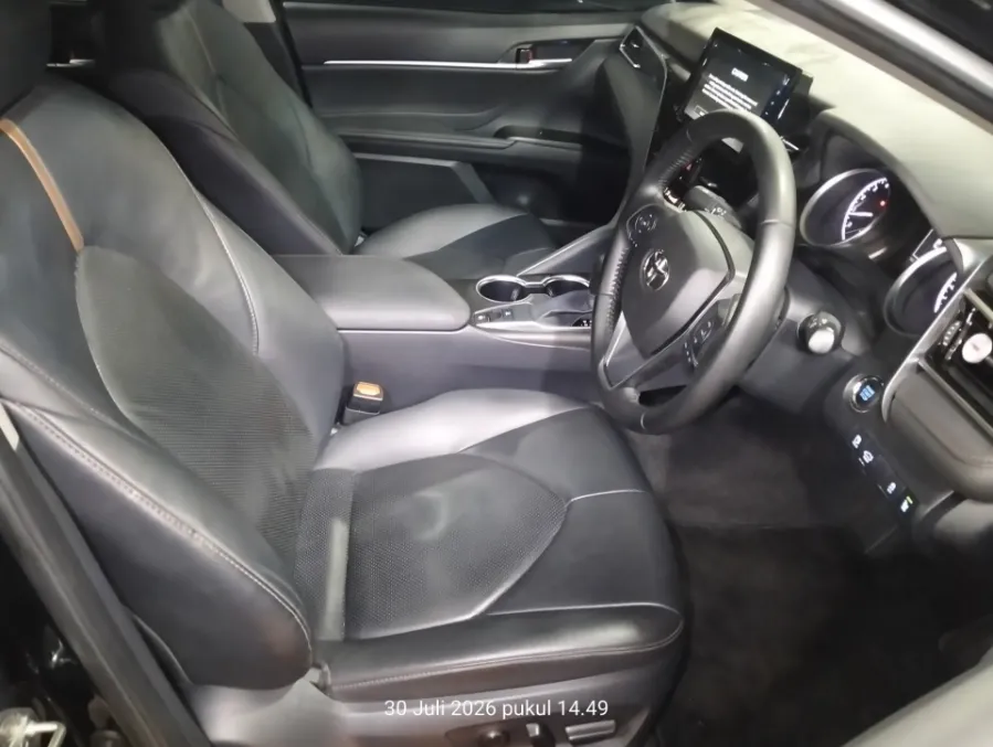Foto Mobil Bekas Kabin Depan Toyota Camry 2.5 V tahun 2023