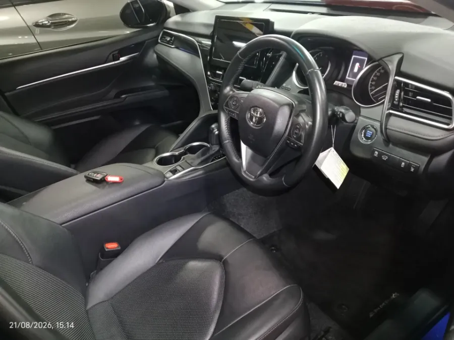 Foto Mobil Bekas Kabin Depan Toyota Camry 2.5 V tahun 2023