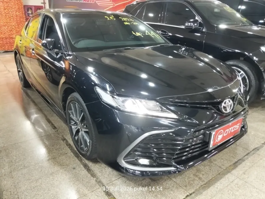 Foto Mobil Bekas Kanan Depan Toyota Camry 2.5 V tahun 2023