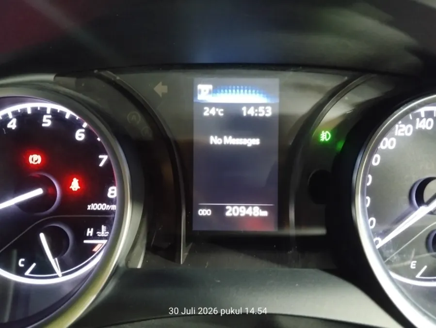 Foto Mobil Bekas Odometer Toyota Camry 2.5 V tahun 2023