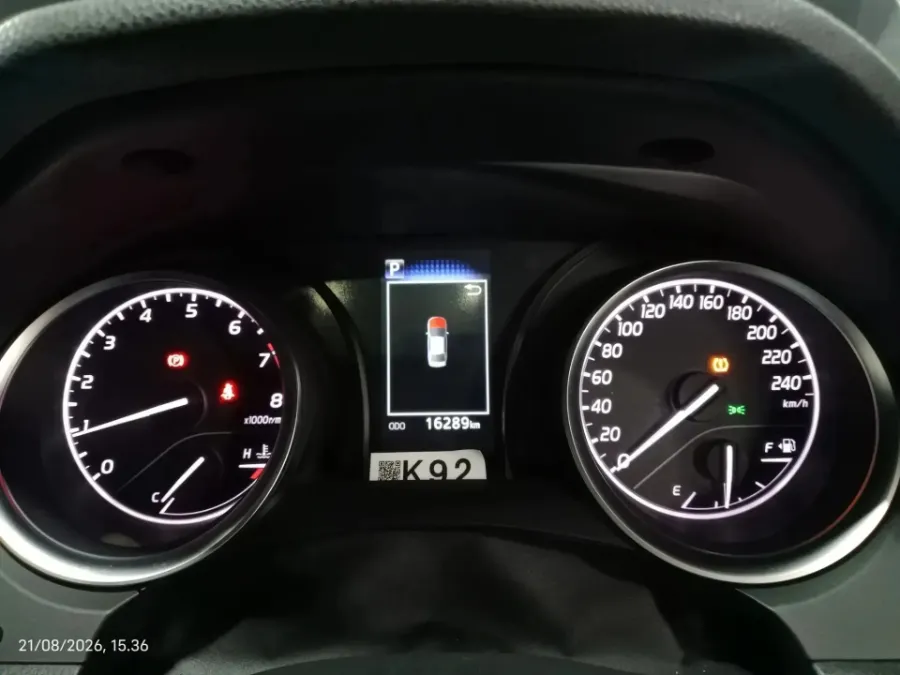 Foto Mobil Bekas Odometer Toyota Camry 2.5 V tahun 2023