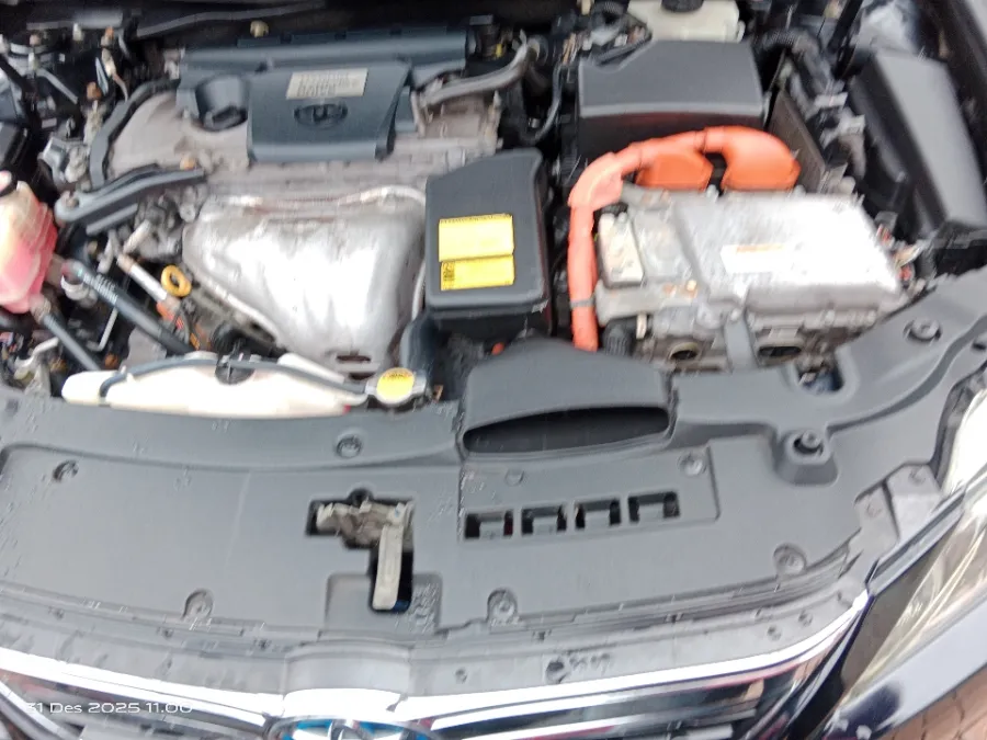 Foto Mobil Bekas Mesin Toyota Camry Hybrid 2.5 HV tahun 2014