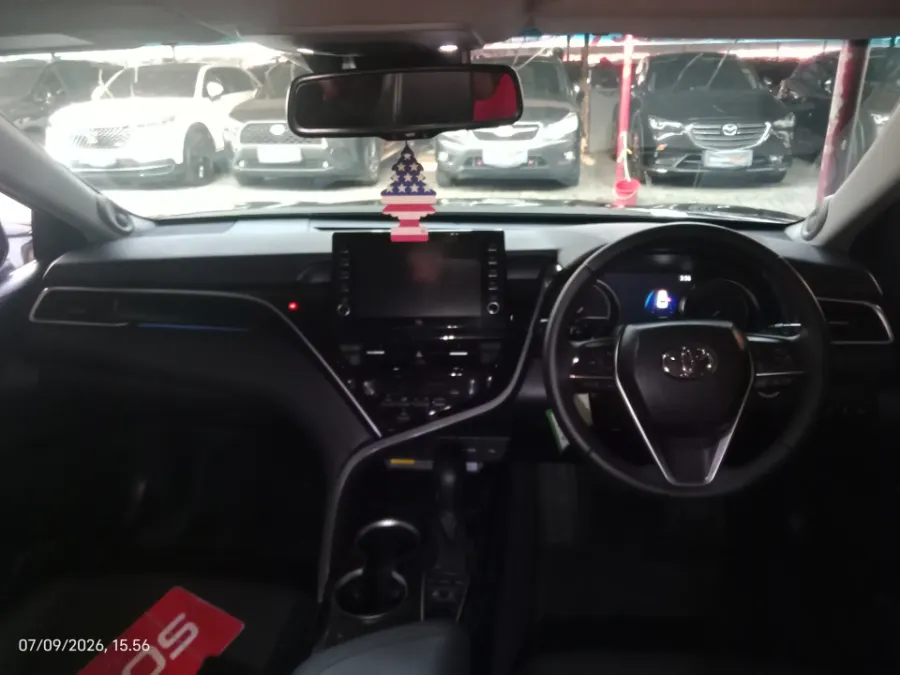 Foto Mobil Bekas Dashboard Toyota Camry Hybrid 2.5 HV tahun 2021