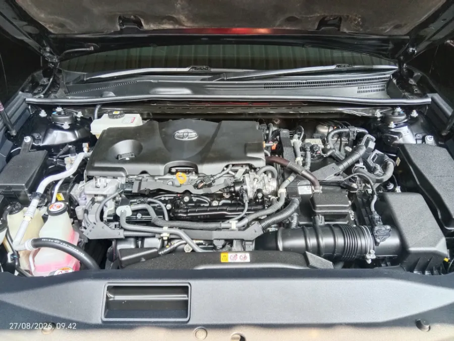 Foto Mobil Bekas Mesin Toyota Camry Hybrid 2.5 HV tahun 2021