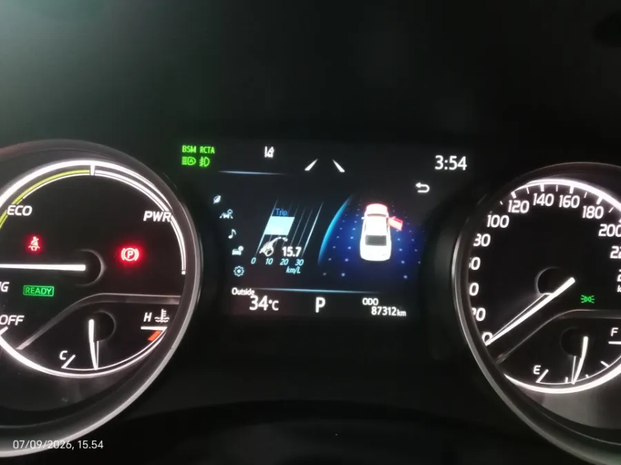 Foto Mobil Bekas Odometer Toyota Camry Hybrid 2.5 HV tahun 2021