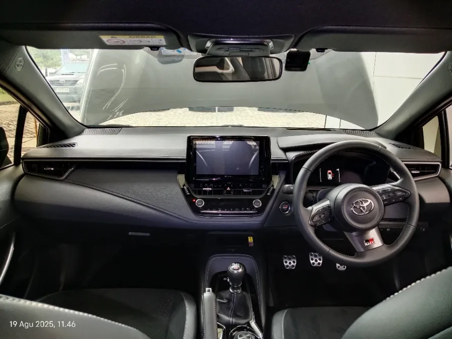 Foto Mobil Bekas Dashboard Toyota Corolla 1.6 tahun 2024
