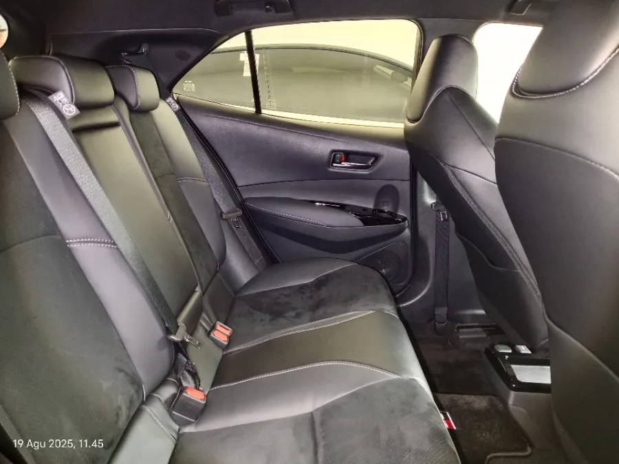 Foto Mobil Bekas Kabin Belakang Toyota Corolla 1.6 tahun 2024