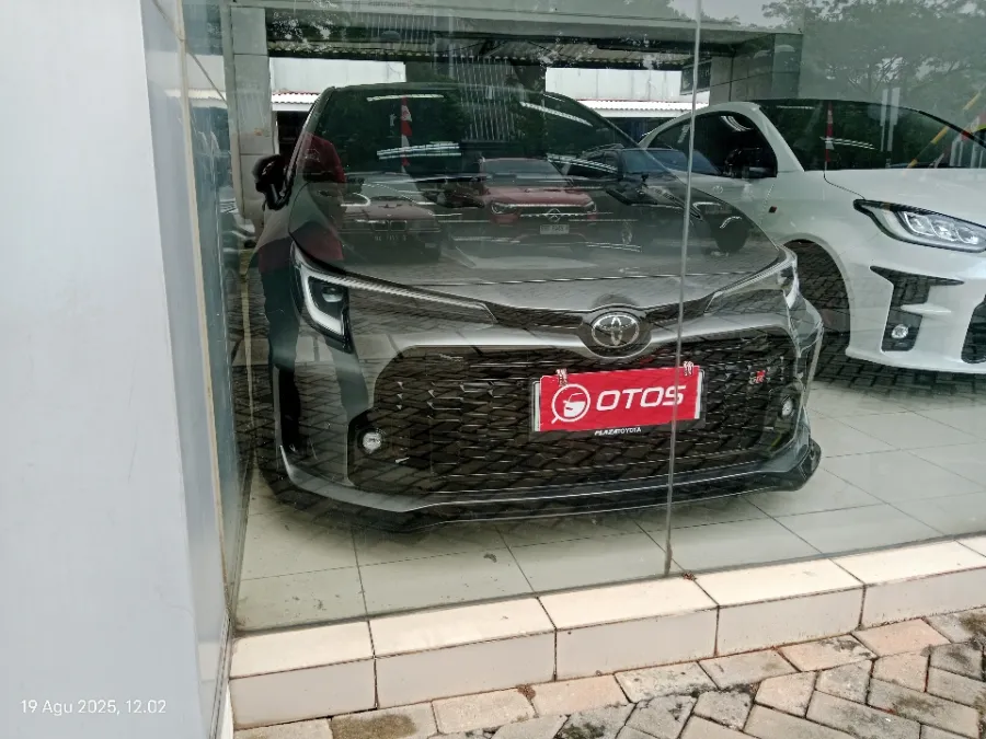 Foto Mobil Bekas Kanan Depan Toyota Corolla 1.6 tahun 2024