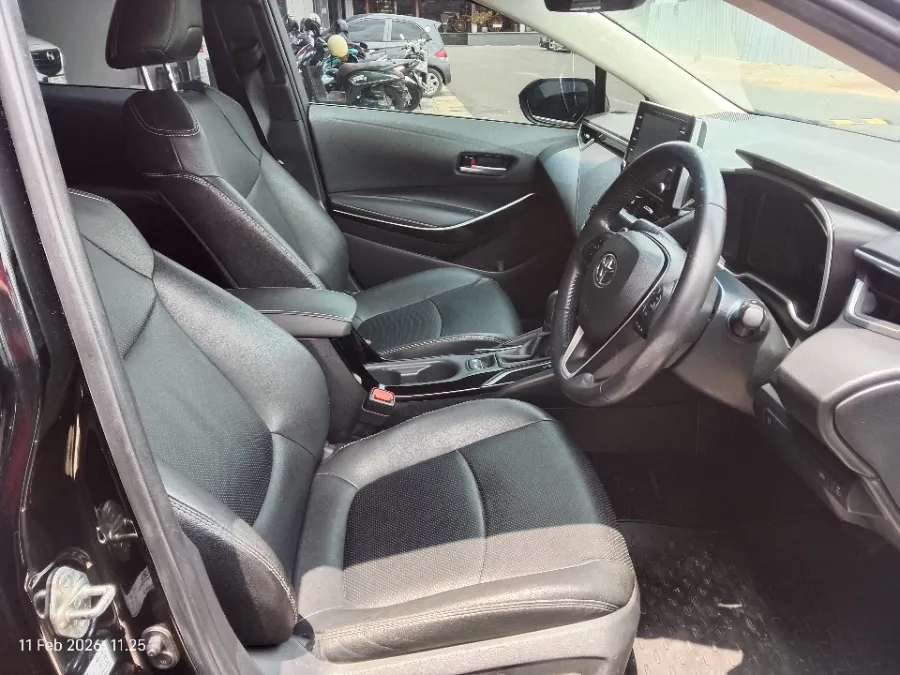 Foto Mobil Bekas Kabin Depan Toyota Corolla Altis 1.8 tahun 2020