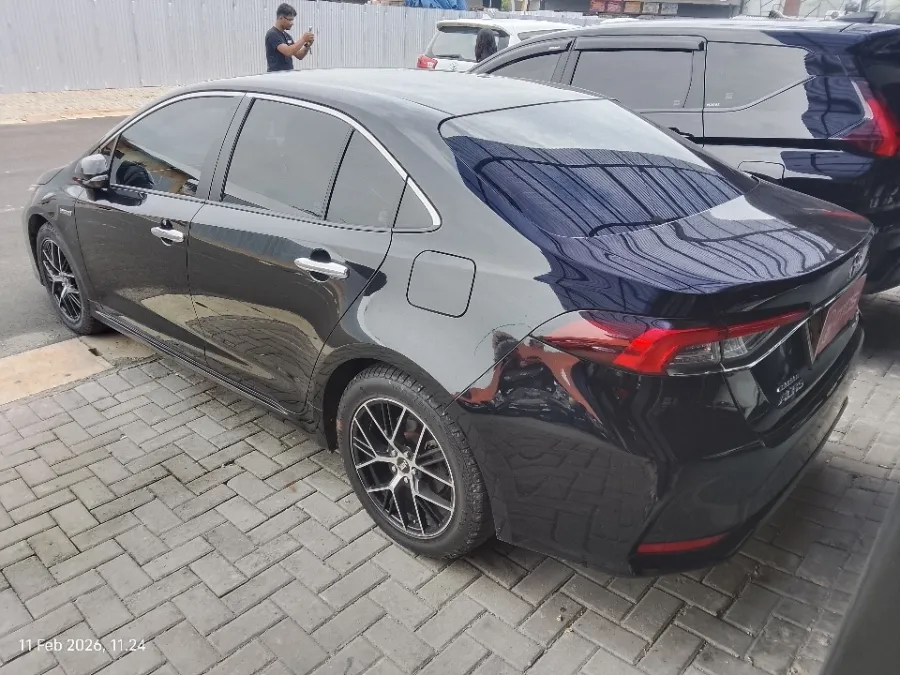 Foto Mobil Bekas Kiri Belakang Toyota Corolla Altis 1.8 tahun 2020