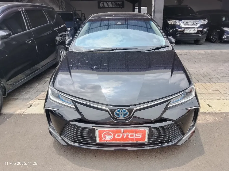 Foto Mobil Bekas Tampak Depan Toyota Corolla Altis 1.8 tahun 2020