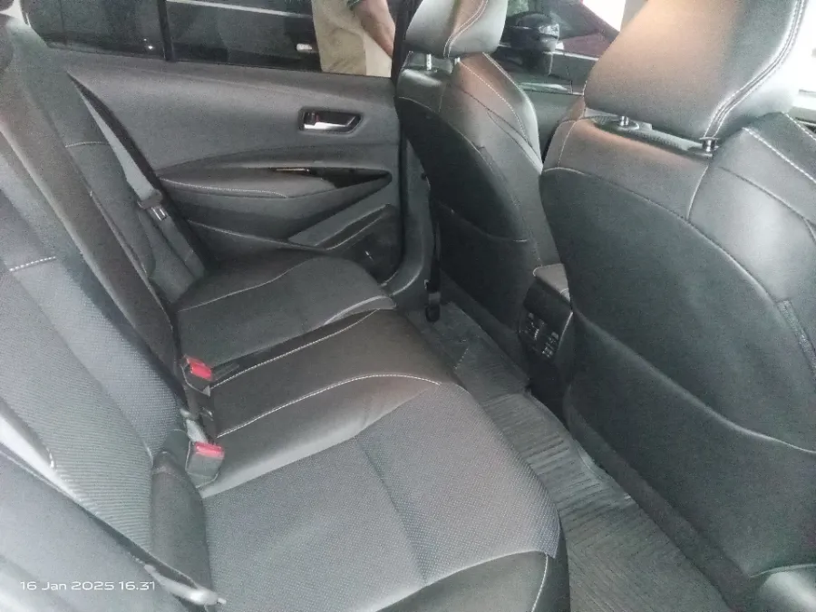 Foto Mobil Bekas Kabin Belakang Toyota Corolla Altis 1.8 tahun 2022