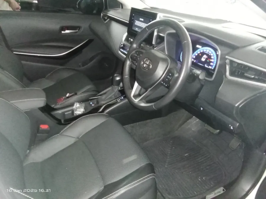 Foto Mobil Bekas Kabin Depan Toyota Corolla Altis 1.8 tahun 2022