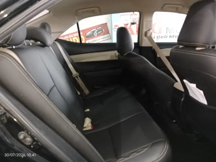 Foto Mobil Bekas Kabin Belakang Toyota Corolla Altis 1.8 G tahun 2016