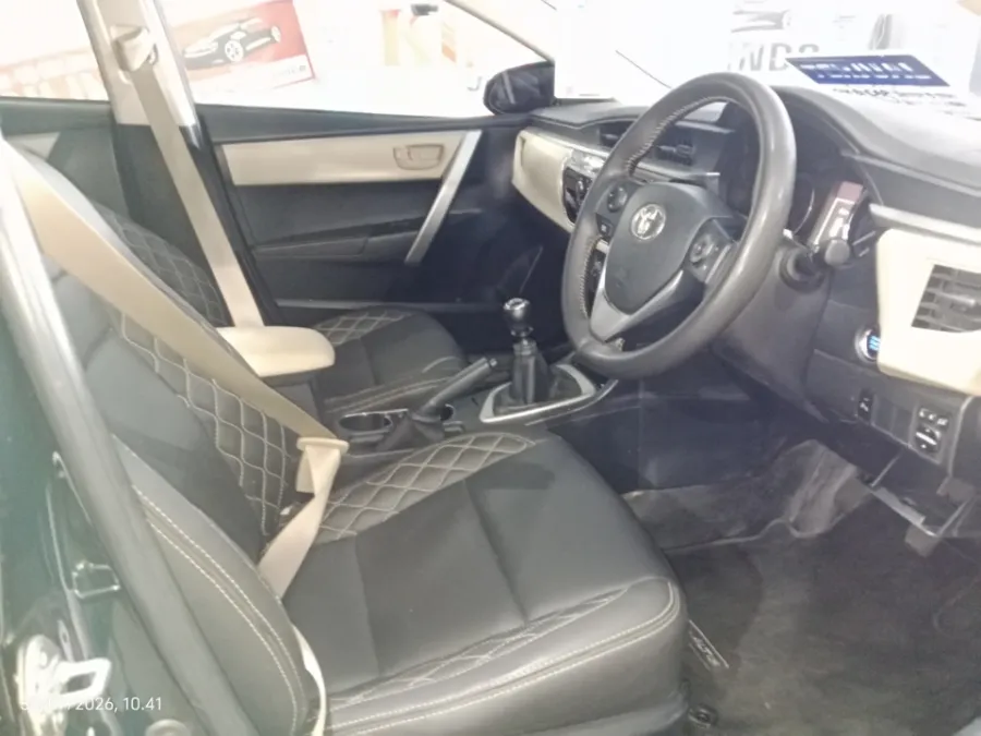 Foto Mobil Bekas Kabin Depan Toyota Corolla Altis 1.8 G tahun 2016