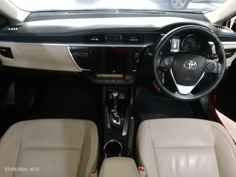 Foto Mobil Bekas Dashboard Toyota Corolla Altis 1.8 V tahun 2016
