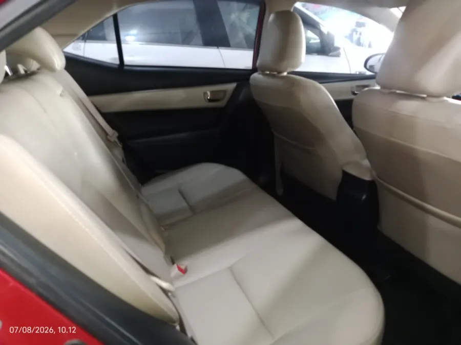 Foto Mobil Bekas Kabin Belakang Toyota Corolla Altis 1.8 V tahun 2016
