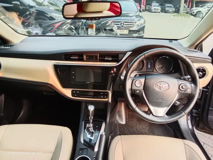 Foto Mobil Bekas Dashboard Toyota Corolla Altis 1.8 V tahun 2017