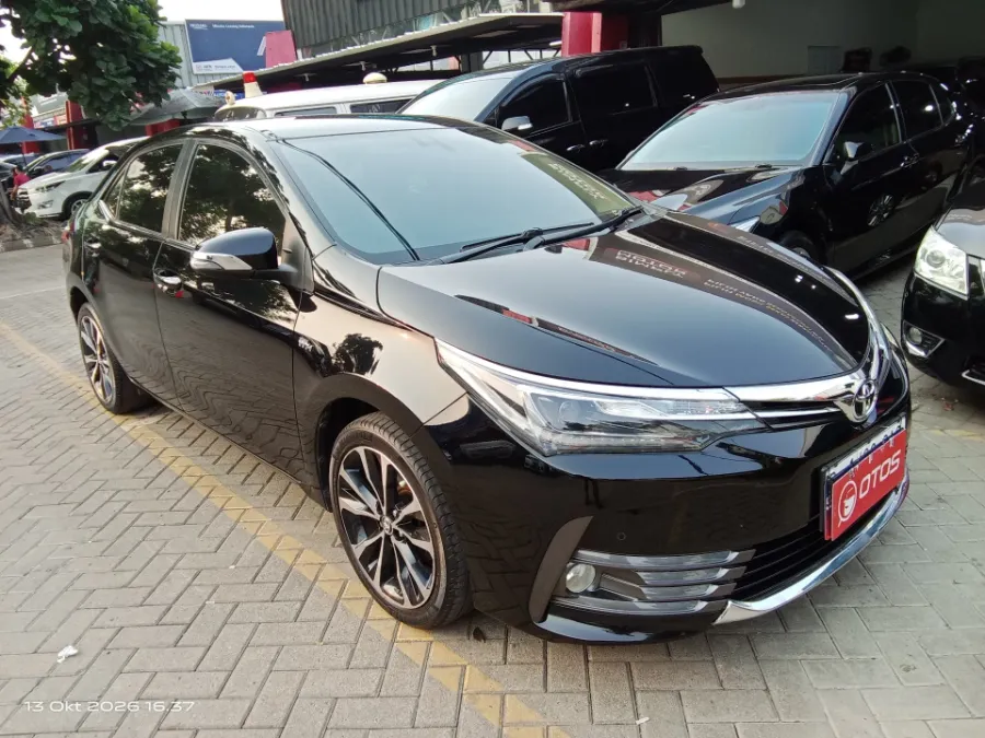 Foto Mobil Bekas Kanan Depan Toyota Corolla Altis 1.8 V tahun 2017