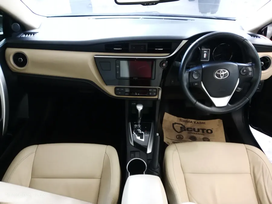 Foto Mobil Bekas Dashboard Toyota Corolla Altis 1.8 V tahun 2018