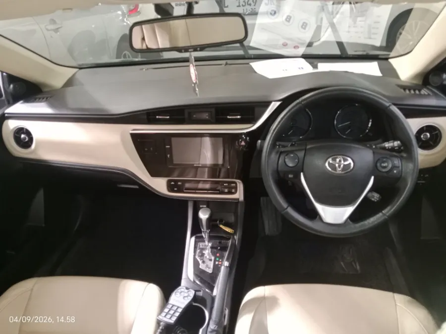 Foto Mobil Bekas Dashboard Toyota Corolla Altis 1.8 V tahun 2018