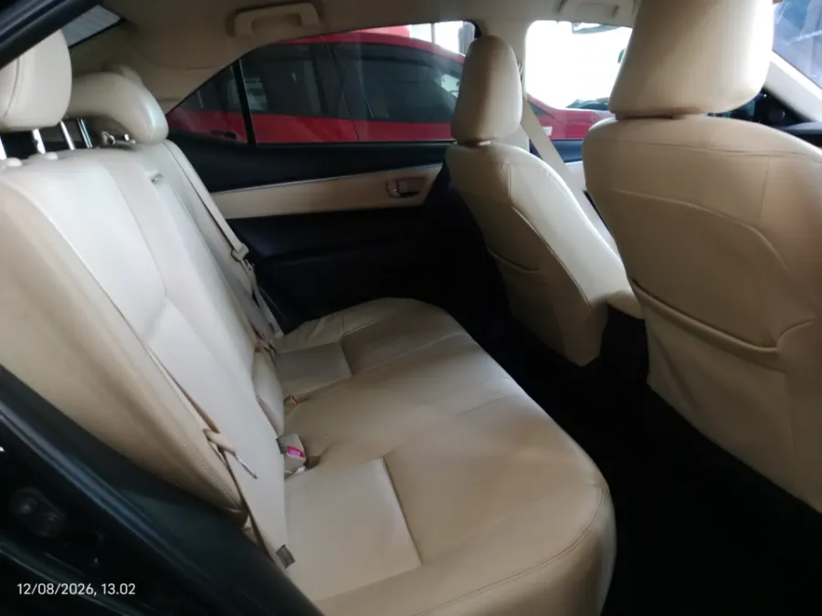 Foto Mobil Bekas Kabin Belakang Toyota Corolla Altis 1.8 V tahun 2018