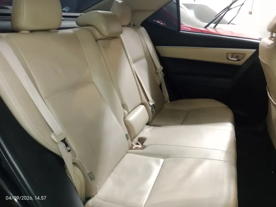 Foto Mobil Bekas Kabin Belakang Toyota Corolla Altis 1.8 V tahun 2018