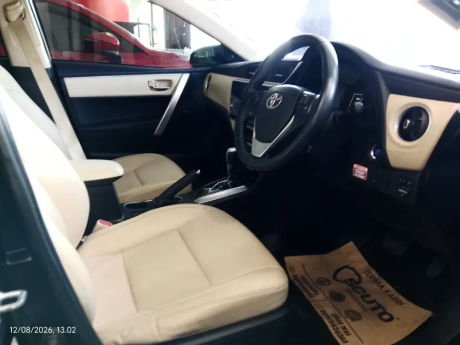 Foto Mobil Bekas Kabin Depan Toyota Corolla Altis 1.8 V tahun 2018