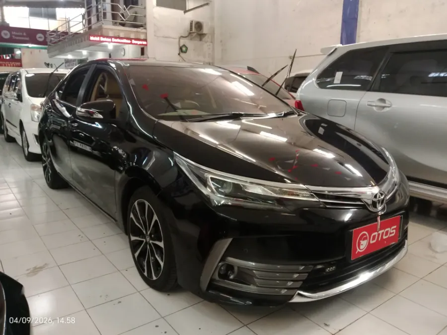 Foto Mobil Bekas Kanan Depan Toyota Corolla Altis 1.8 V tahun 2018