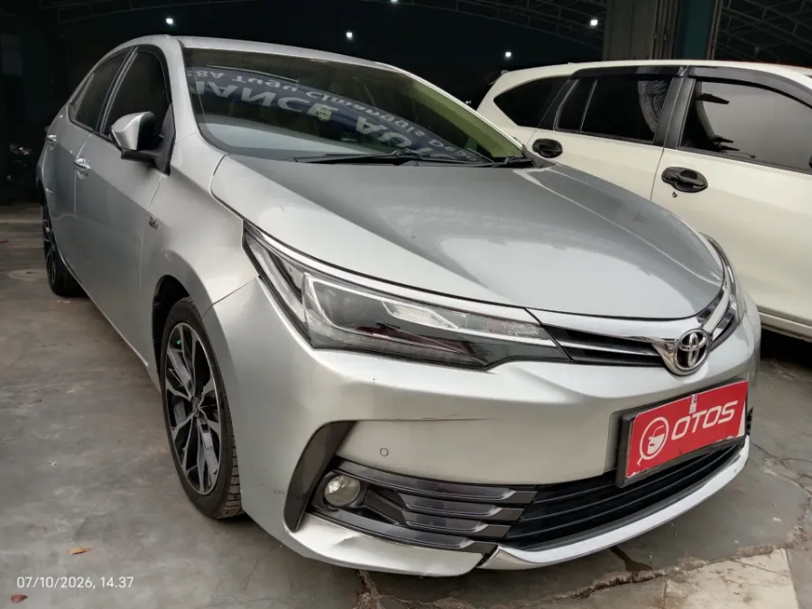 Foto Mobil Bekas Kanan Depan Toyota Corolla Altis 1.8 V tahun 2018