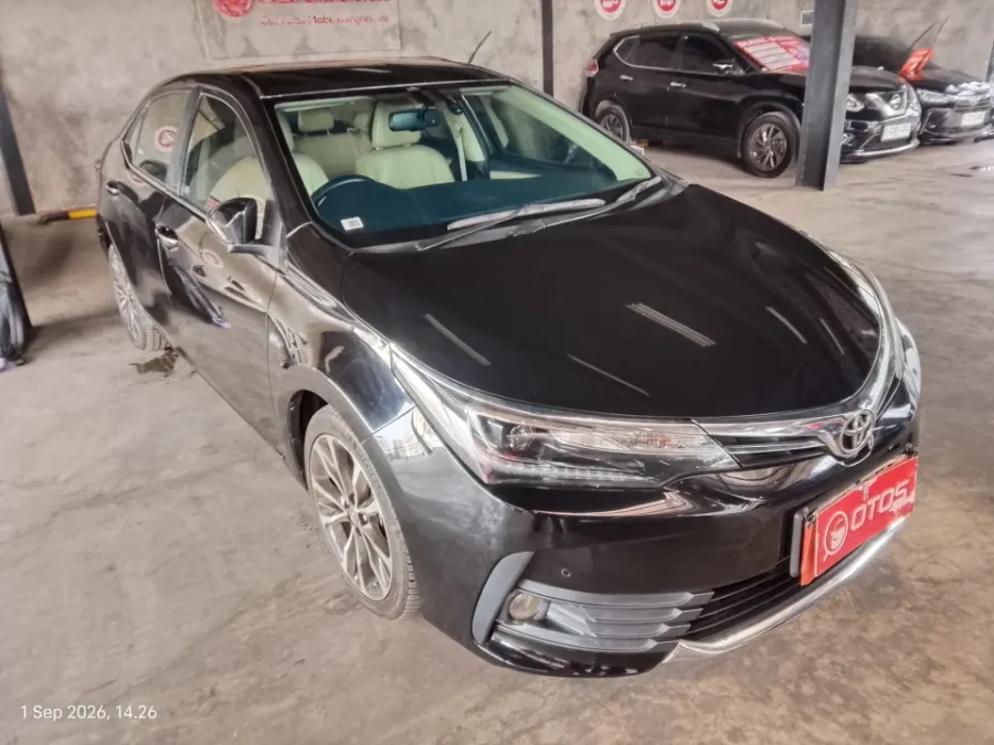 Foto Mobil Bekas Kanan Depan Toyota Corolla Altis 1.8 V tahun 2019