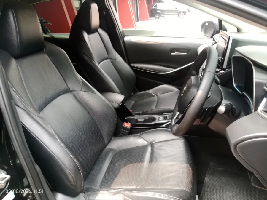 Foto Mobil Bekas Kabin Depan Toyota Corolla Altis 1.8 V tahun 2021
