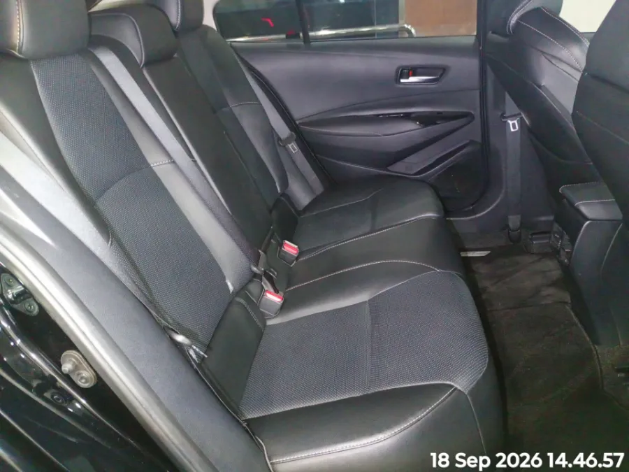 Foto Mobil Bekas Kabin Belakang Toyota Corolla Altis 1.8 V tahun 2022