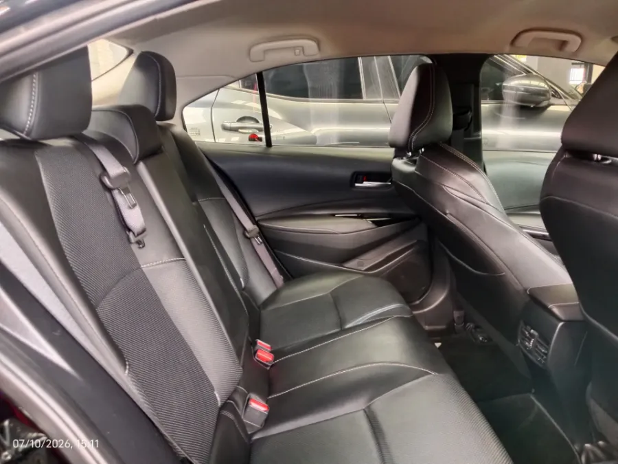Foto Mobil Bekas Kabin Belakang Toyota Corolla Altis 1.8 V tahun 2022